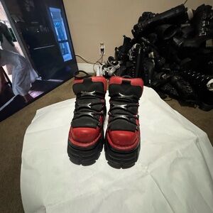 NEW ROCK RED& BLACK PLATFORMS SUPER CUTE